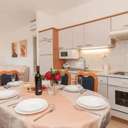 Nikolina St - Comfort Two Bedroom A1 Apartmán Split