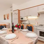 Nikolina St - Comfort Two Bedroom A1 Apartman Split