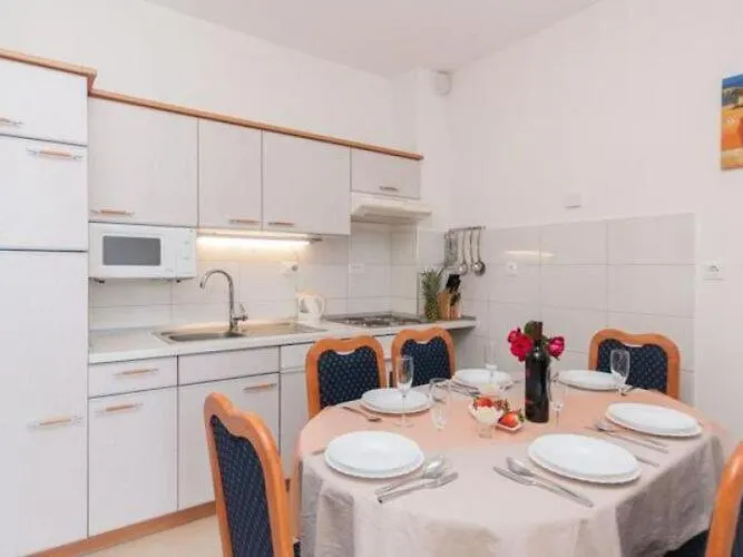 Nikolina St - Comfort Two Bedroom A1