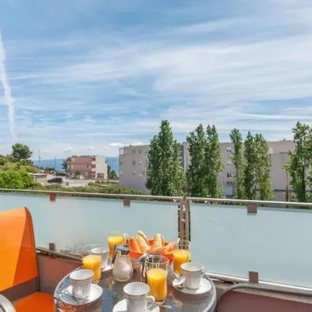 Daire Nikolina St - Comfort Two Bedroom A1