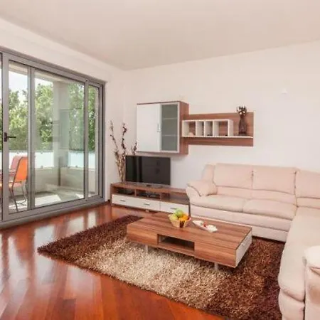 Daire Nikolina St - Comfort Two Bedroom A1
